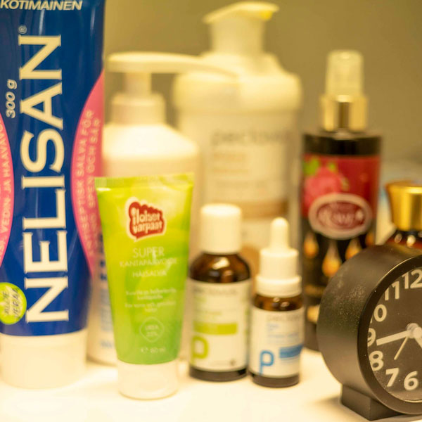 Jalkojenhoitotuotteet jalkahoitolasta.