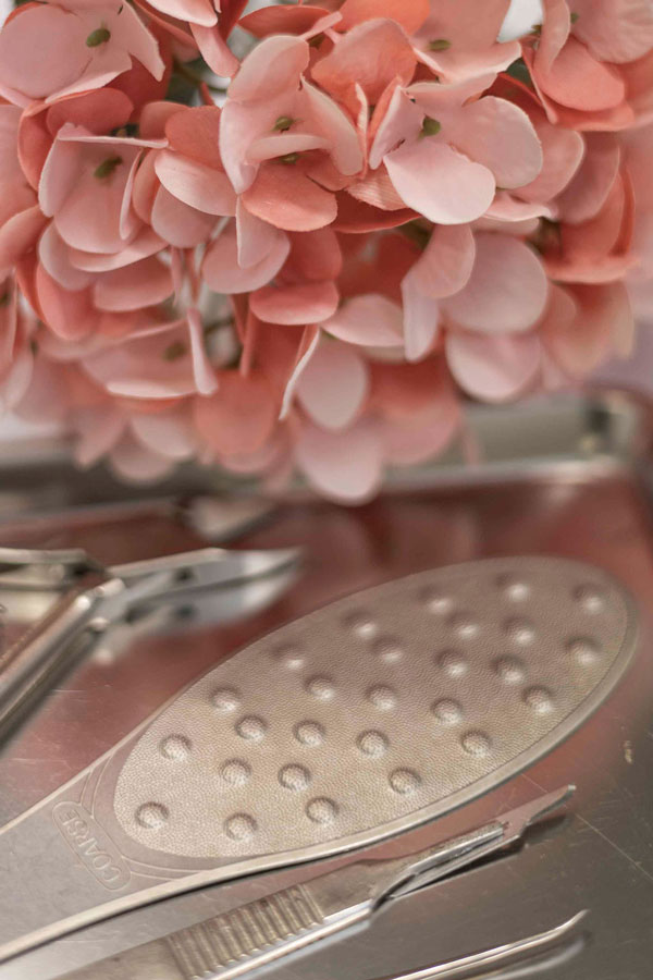 Jalkahoitolan tarvikkeita.